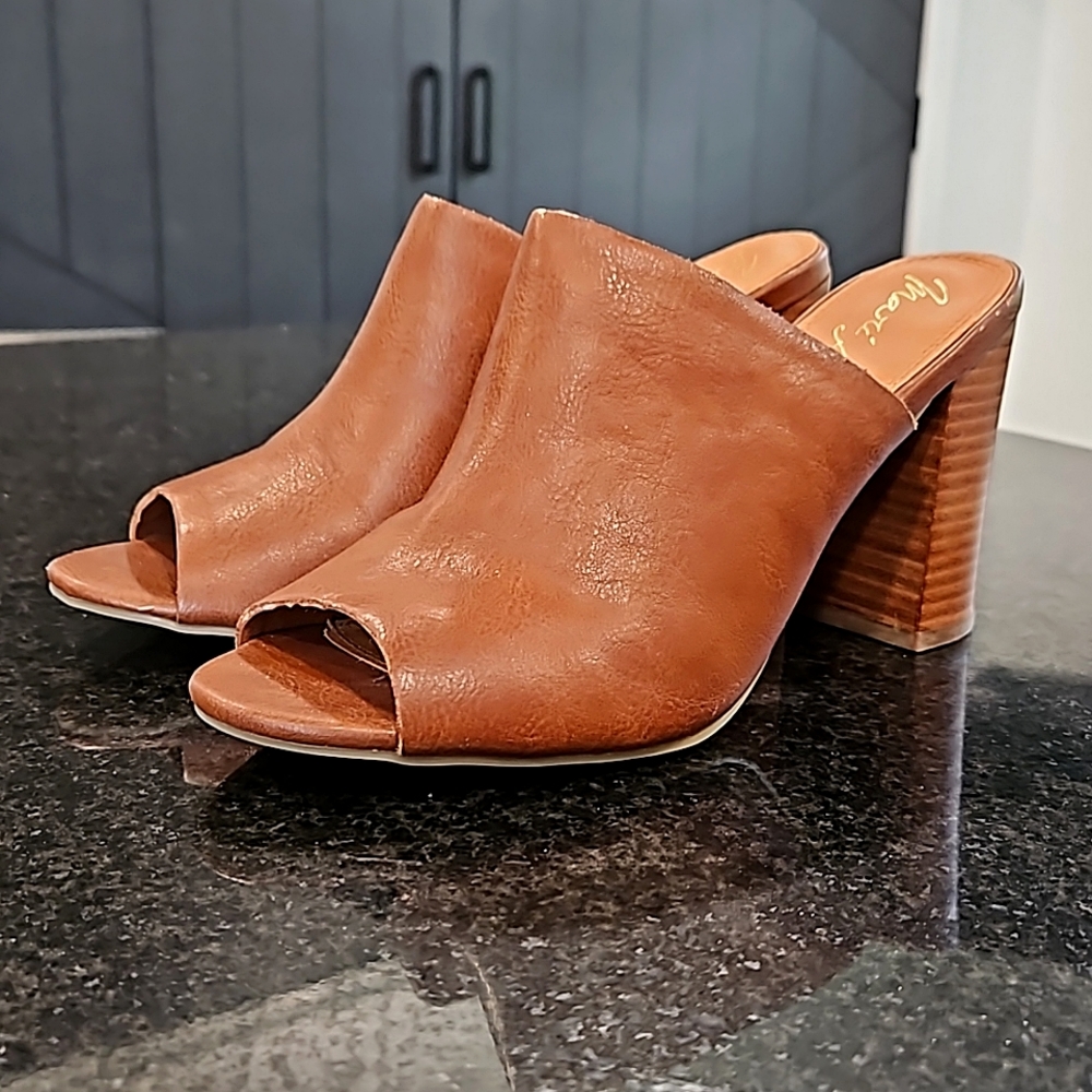 Mari A. Chunky Heel Bootie / Mule